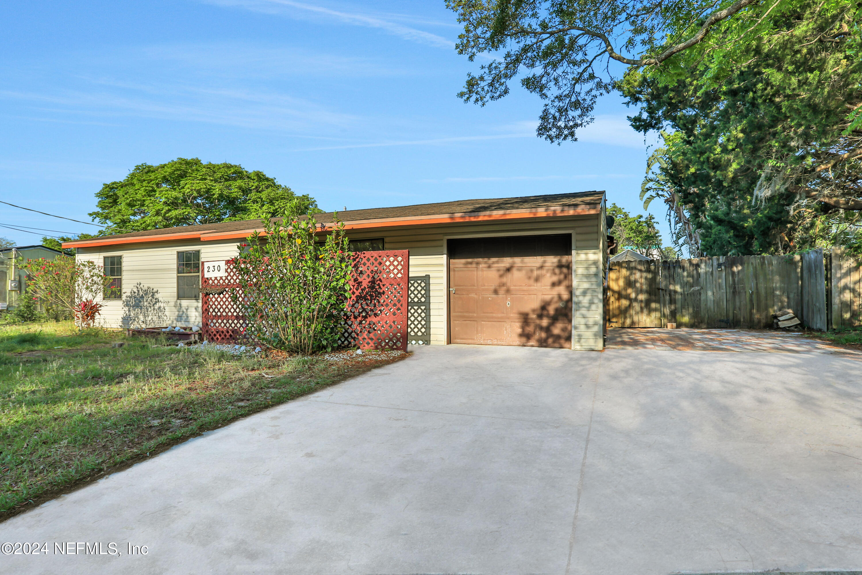 230 Cornell Road St. Augustine, FL 32086 - Photo 21 of 32 front view of a house with a yard