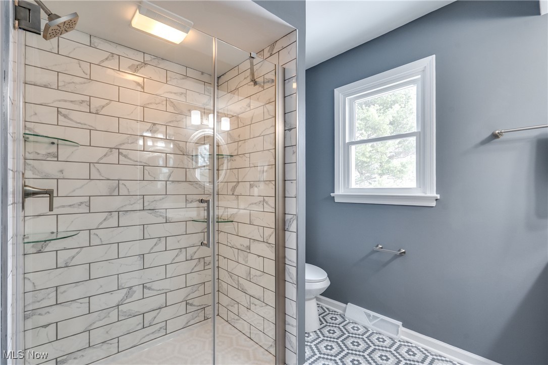 941 South Hametown Road Akron, OH 44321 - Photo 21 of 45 Custom Shower in owner's bath