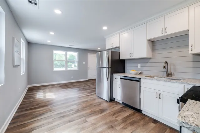 $275,000 | 504 East Montgomery Cross Road, Savannah, GA 31406