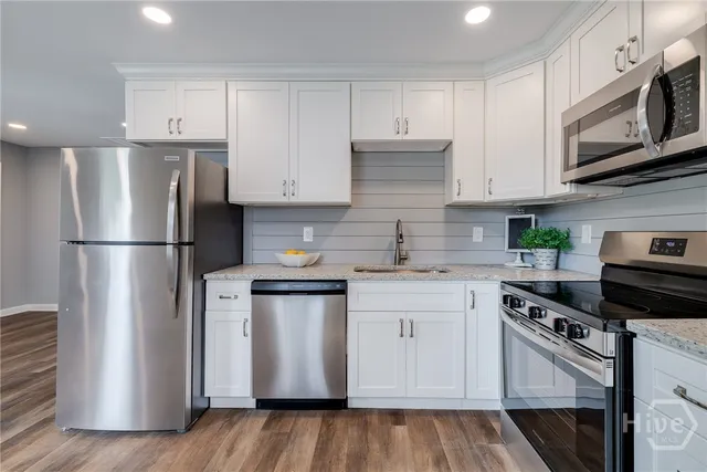 $275,000 | 504 East Montgomery Cross Road, Savannah, GA 31406