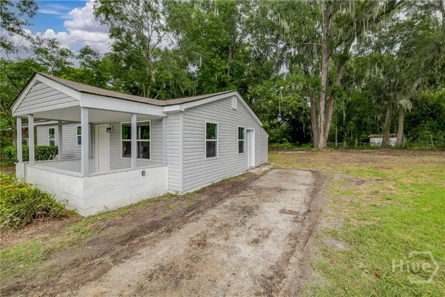 $275,000 | 504 East Montgomery Cross Road, Savannah, GA 31406