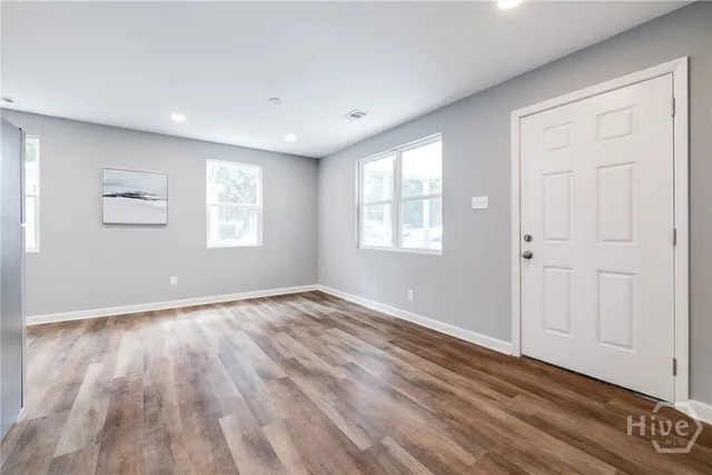 $275,000 | 504 East Montgomery Cross Road, Savannah, GA 31406