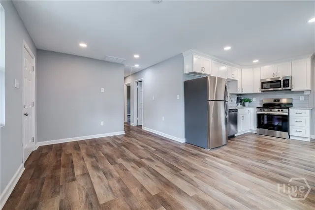 $275,000 | 504 East Montgomery Cross Road, Savannah, GA 31406