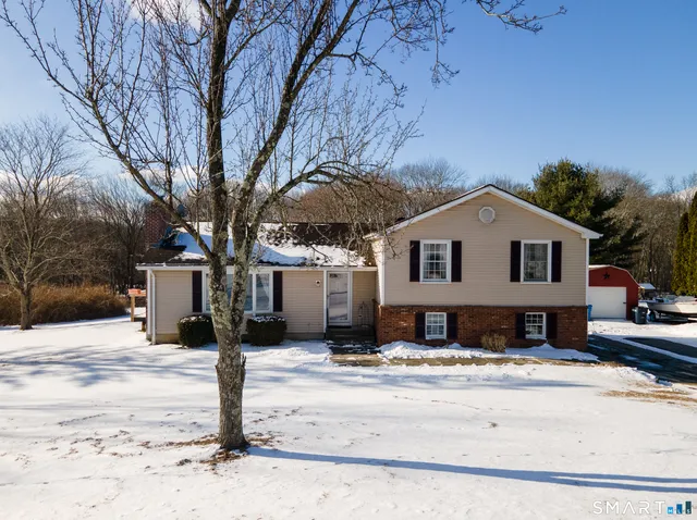 $424,700 | 110 Pautipaug Hill Road, Sprague, CT 06330