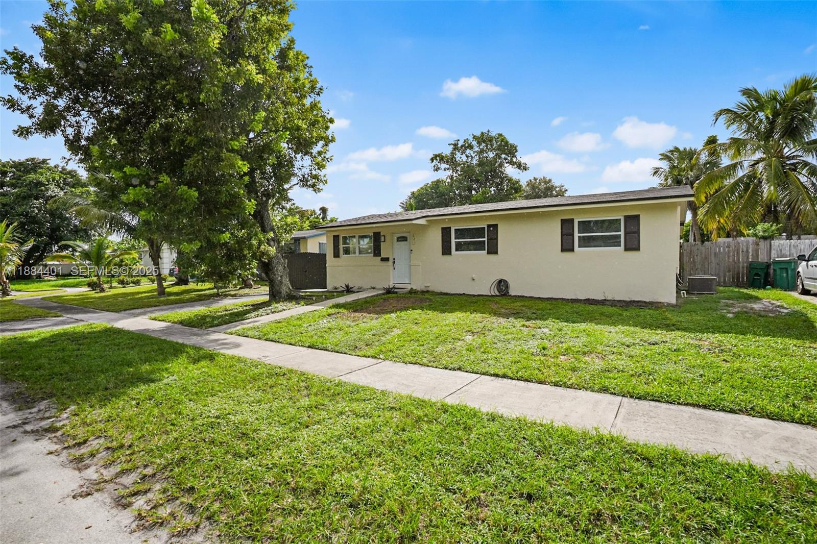 a view of a house with yard and tree s