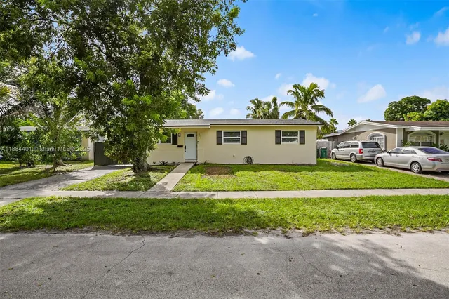 $479,900 | 621 Southwest 50th Terrace, Margate, FL 33068