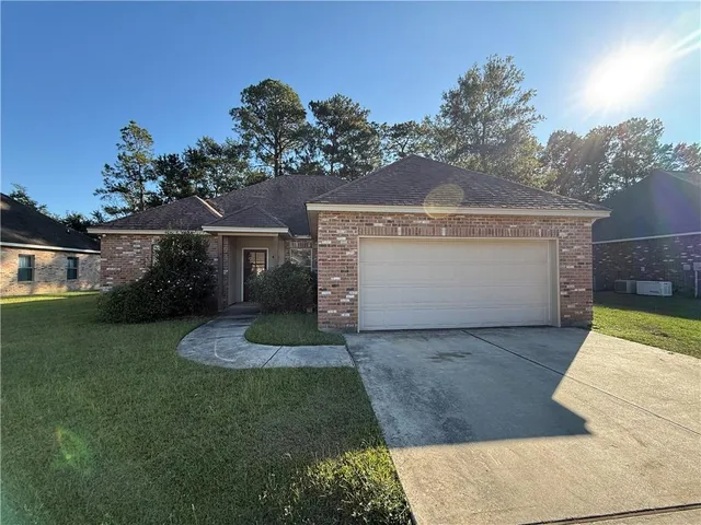$2,100 | 151 Gallier Court, Mandeville, LA 70448