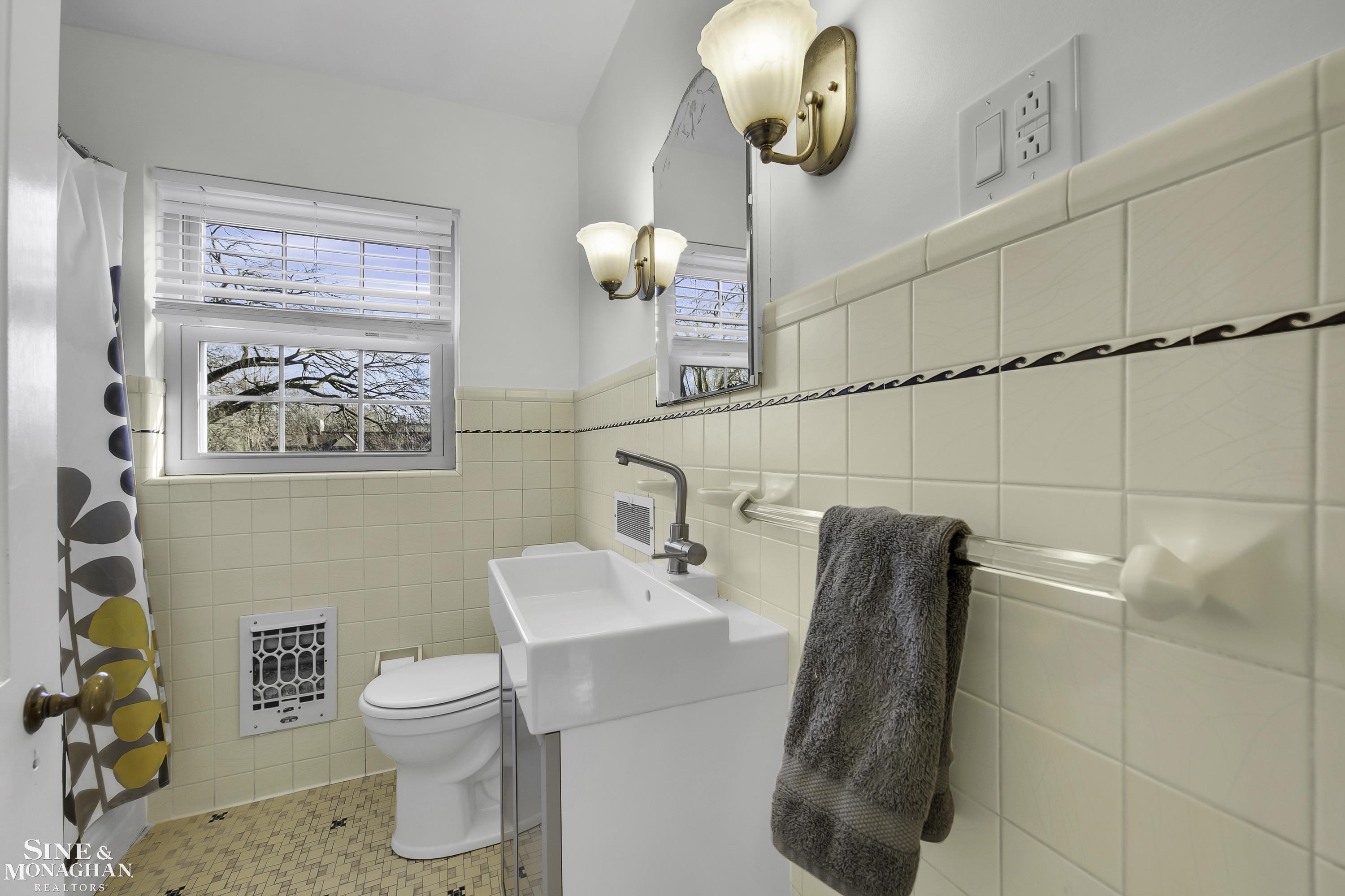 517 Barrington Road Detroit, MI 48215 - Photo 27 of 62 50135656-ad5e8dcd-f946-47e4-b6d2-c4eada9b03e1.JPG