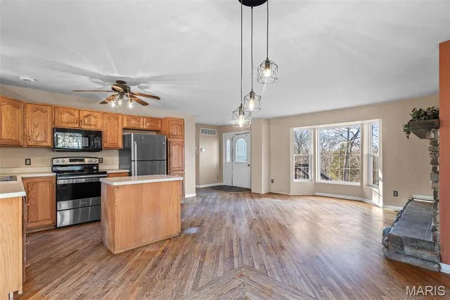 $179,900 | 4152 Ridge Drive, De Soto, MO 63020