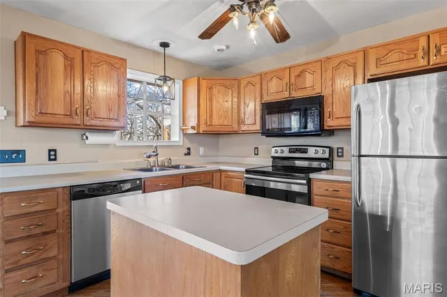 $179,900 | 4152 Ridge Drive, De Soto, MO 63020