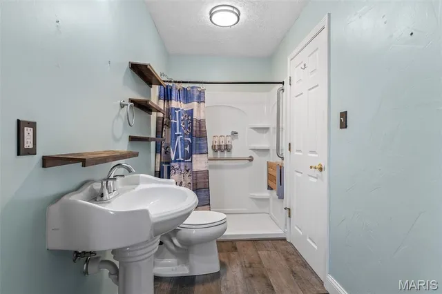 $179,900 | 4152 Ridge Drive, De Soto, MO 63020