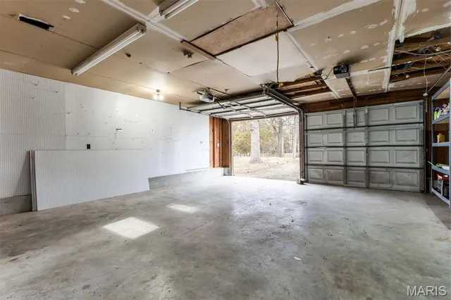 $179,900 | 4152 Ridge Drive, De Soto, MO 63020