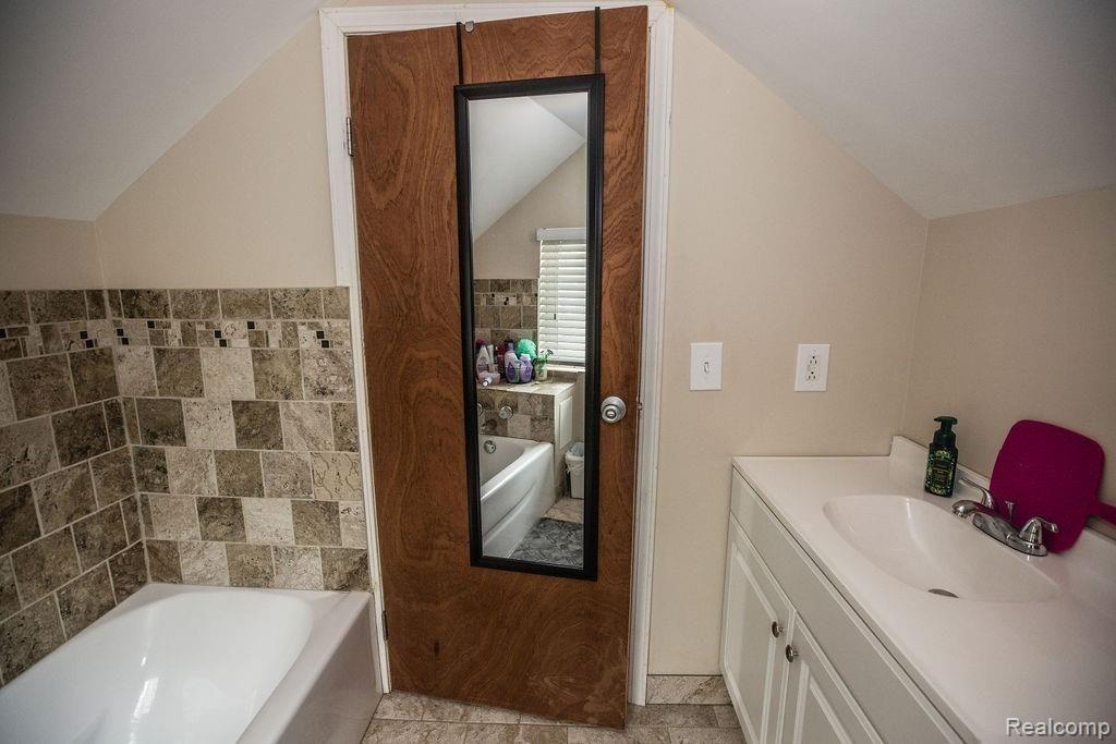 3075 Emmons Avenue Rochester Hills, MI 48307 - Photo 14 of 21