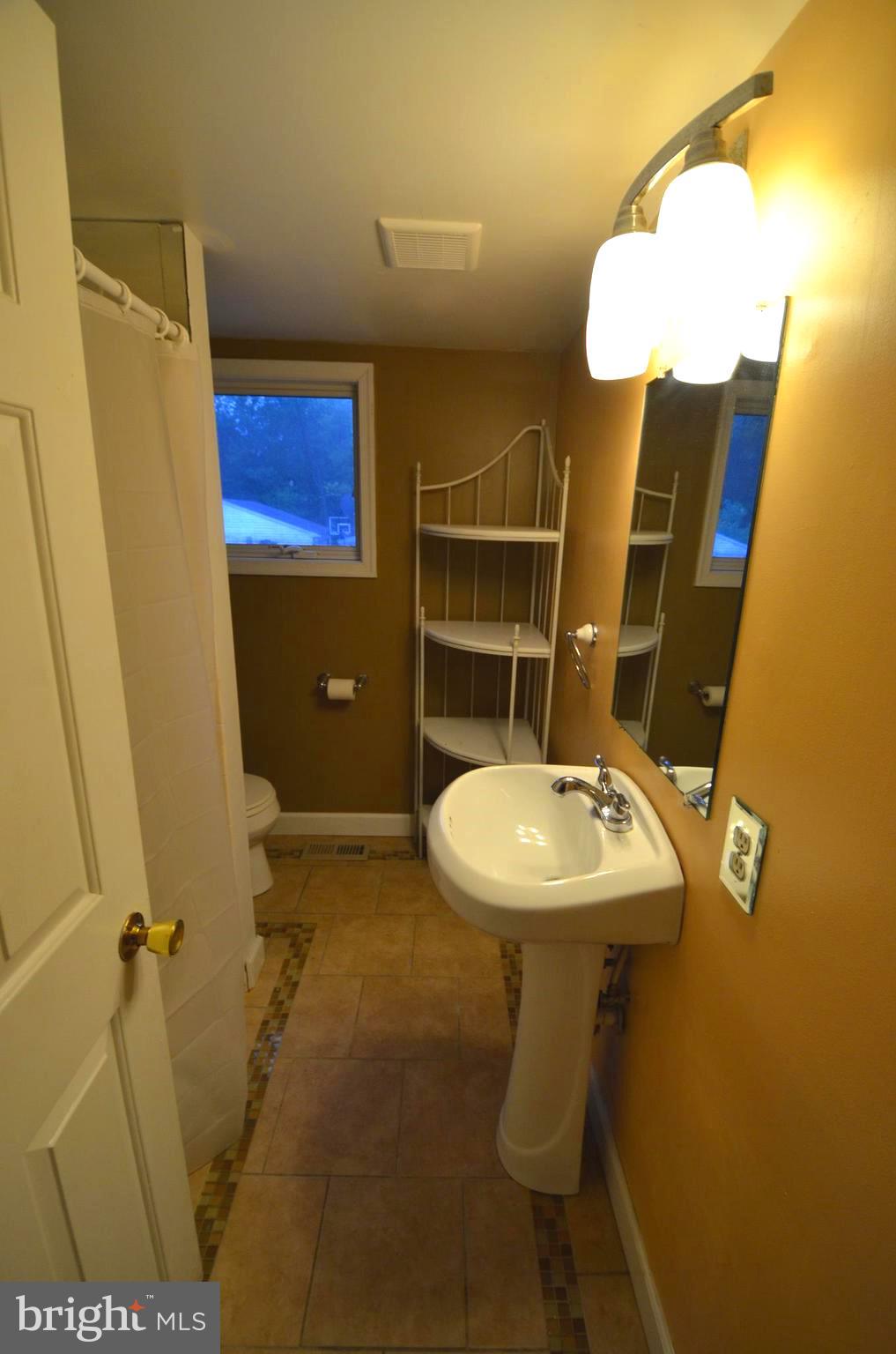 6021 Drum Point Road Deale, MD 20751 - Photo 33 of 53 Guest bath