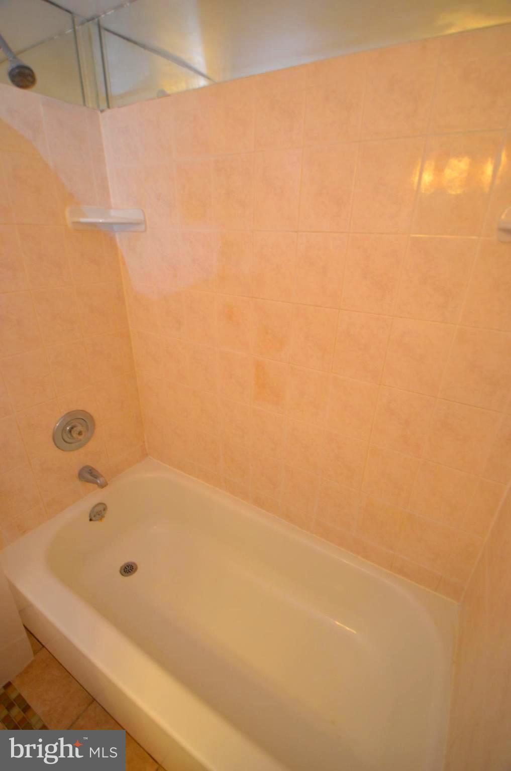 6021 Drum Point Road Deale, MD 20751 - Photo 34 of 53 Guest bath