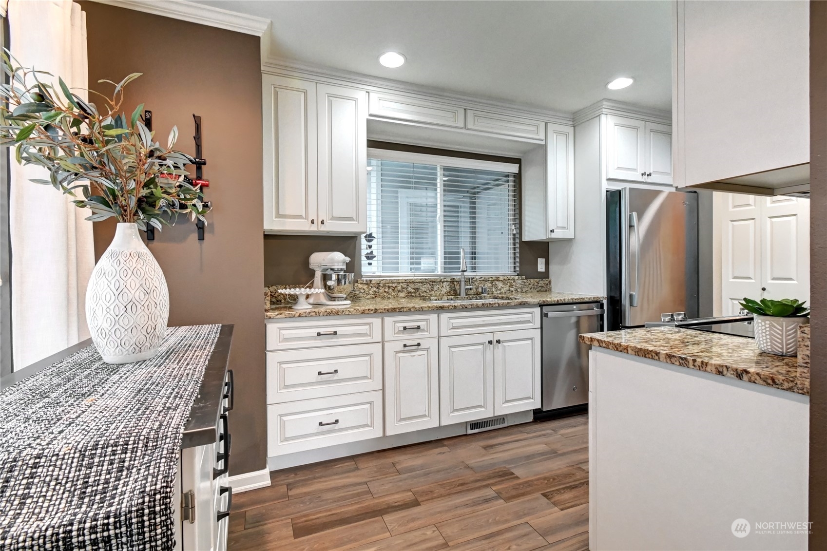 2002 189th Place Southeast Bothell, WA 98012 - Photo 5 of 29 Gallery Image 5