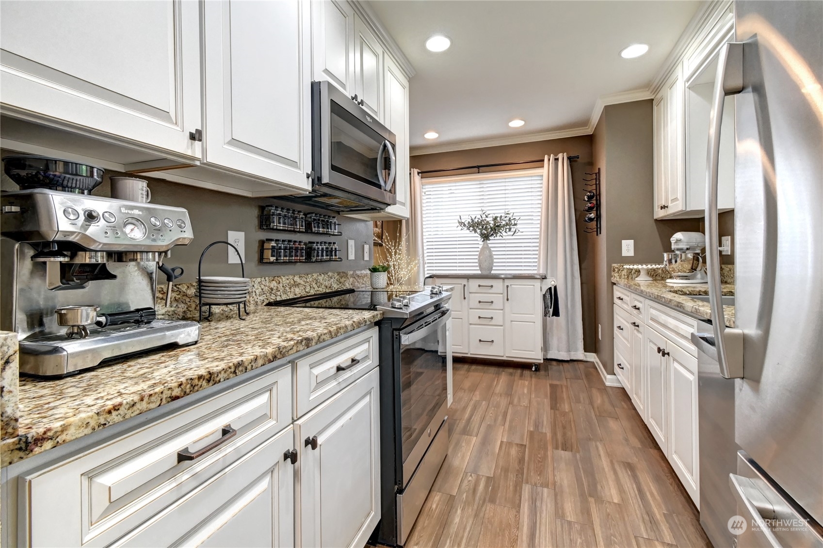 2002 189th Place Southeast Bothell, WA 98012 - Photo 7 of 29 Gallery Image 7
