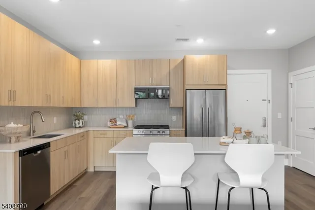 $2,835 | 169 Johnson Road, Morris Plains, NJ 07950