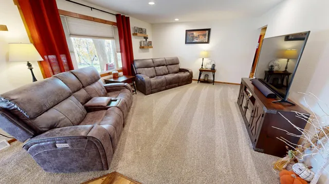 $588,000 | 14919 Cedardale Road, Paynesville, MN 56362