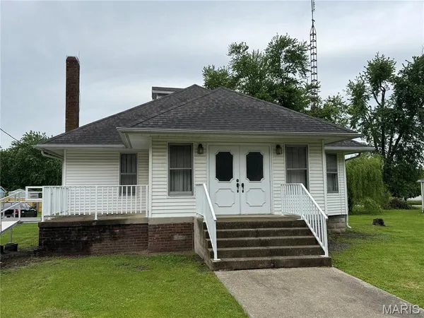 $109,900 | 406 South Cleveland Street, Farmersville, IL 62533