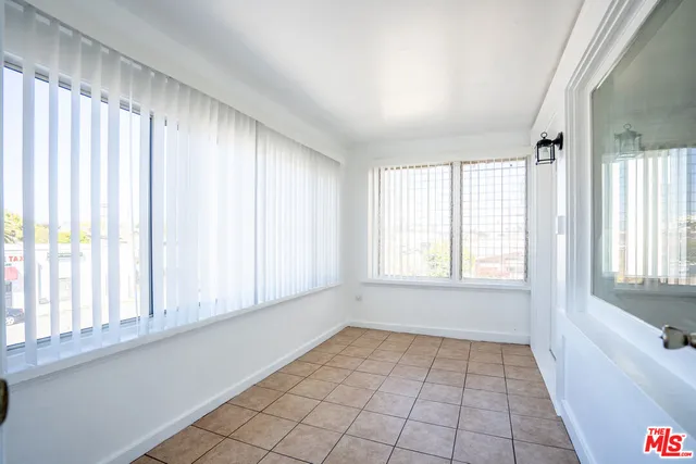 $2,800 | 2324 West Washington Boulevard, Los Angeles, CA 90018