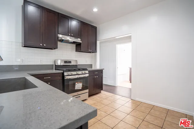 $2,800 | 2324 West Washington Boulevard, Los Angeles, CA 90018