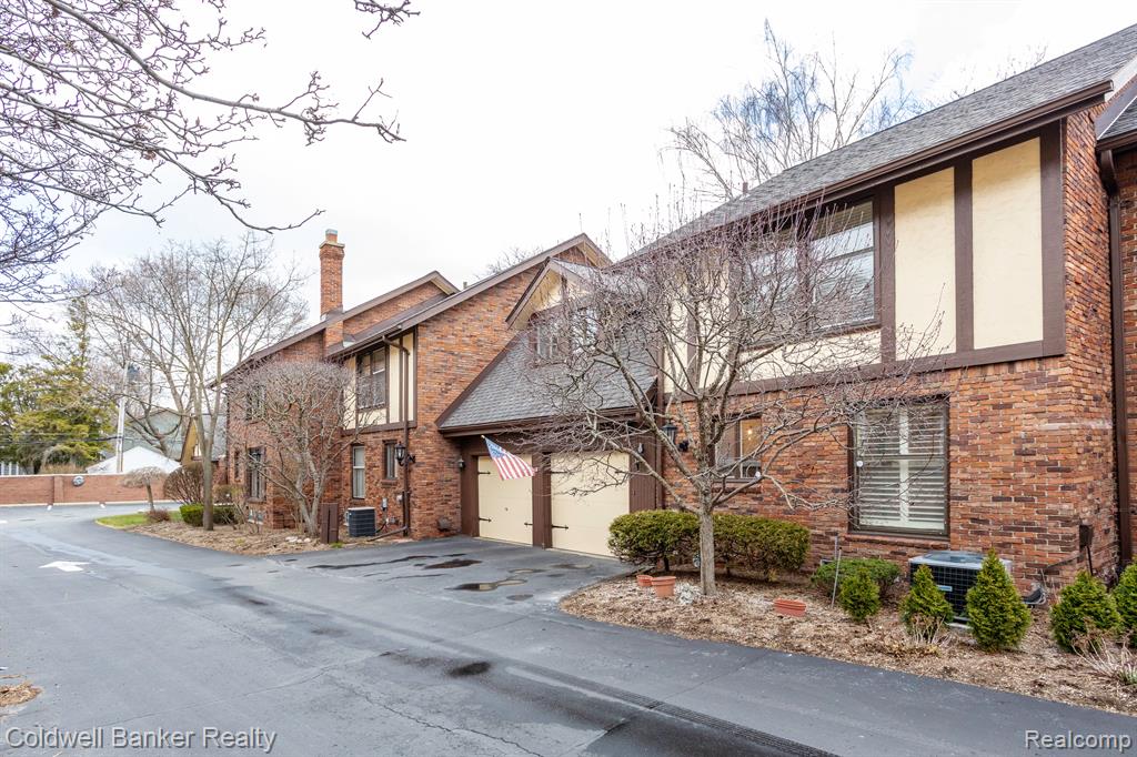 1792 Vernier Road Grosse Pointe Woods, MI 48236 - Photo 23 of 26
