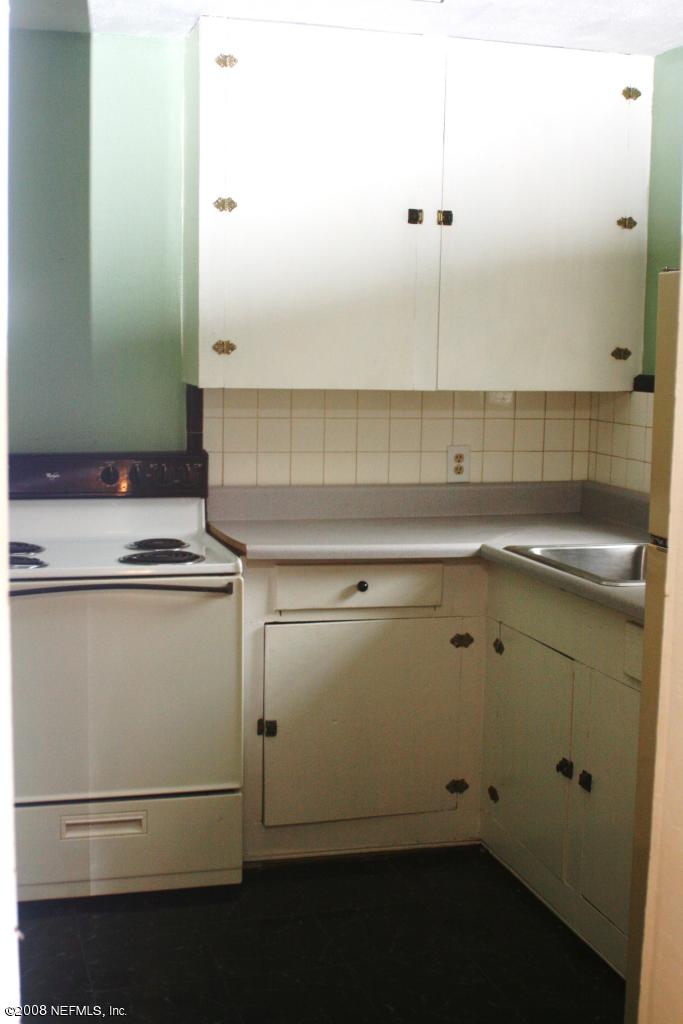 2030 Southampton Road Jacksonville, FL 32207 - Photo 11 of 13 Apt Kitchen