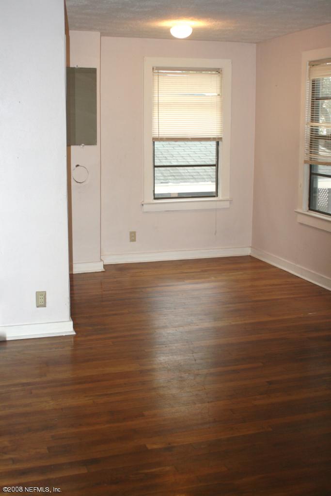 2030 Southampton Road Jacksonville, FL 32207 - Photo 12 of 13 Apt Living Room/Dining Room