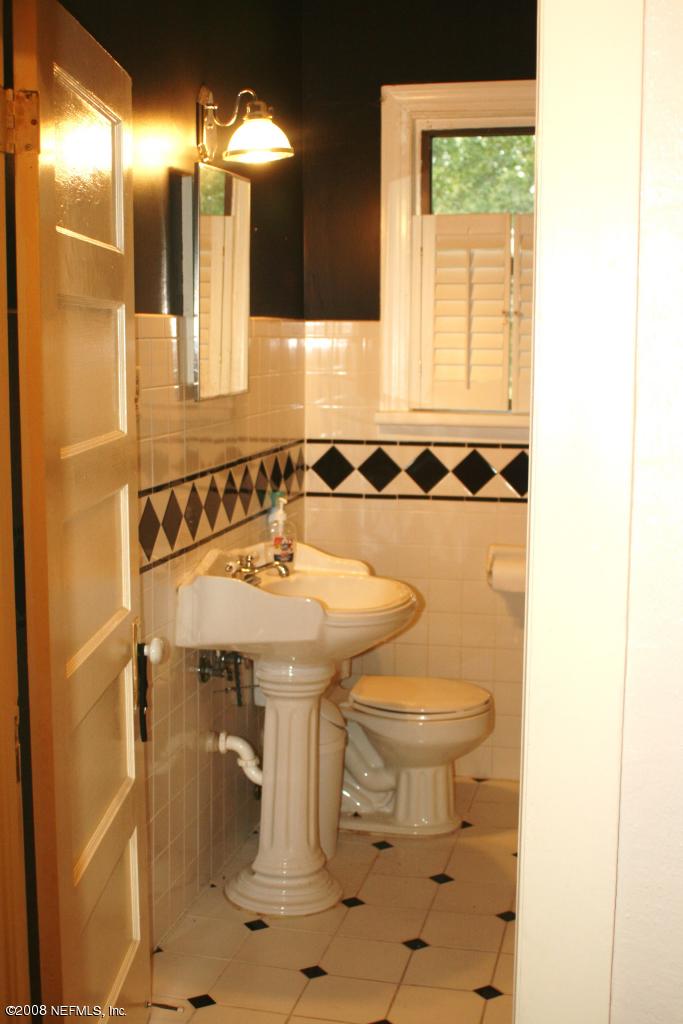 2030 Southampton Road Jacksonville, FL 32207 - Photo 5 of 13 Bath
