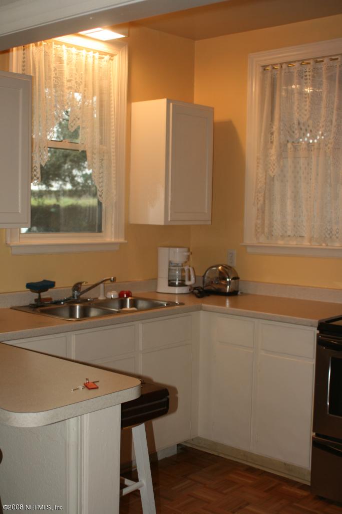 2030 Southampton Road Jacksonville, FL 32207 - Photo 8 of 13 Kitchen