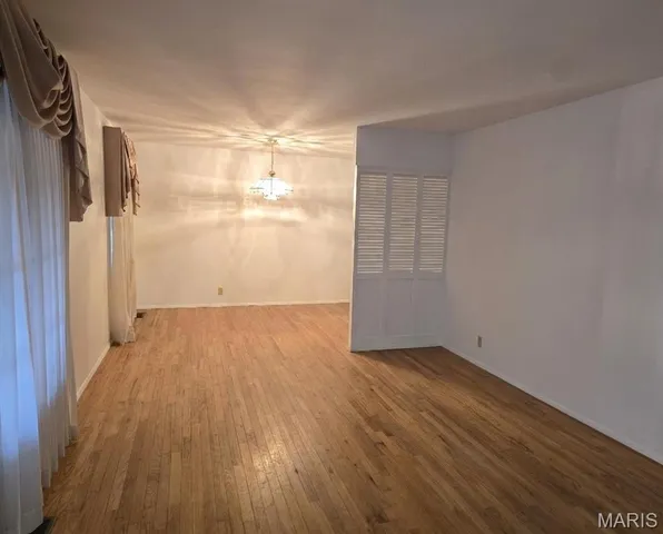 $207,500 | 2945 Dover Drive, Florissant, MO 63033