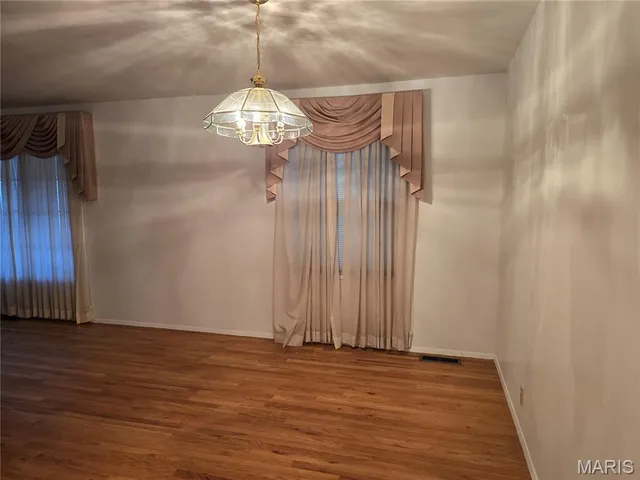 $207,500 | 2945 Dover Drive, Florissant, MO 63033