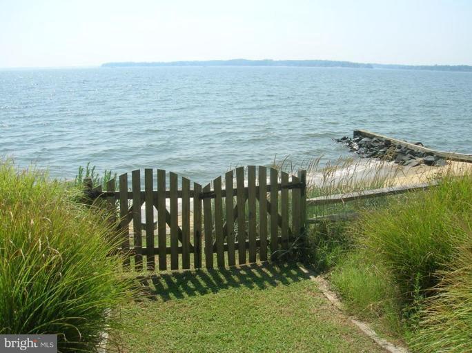 3740 Ramsgate Drive Annapolis, MD 21403 - Photo 5 of 12 Fenced rear yard w gate to your beach..