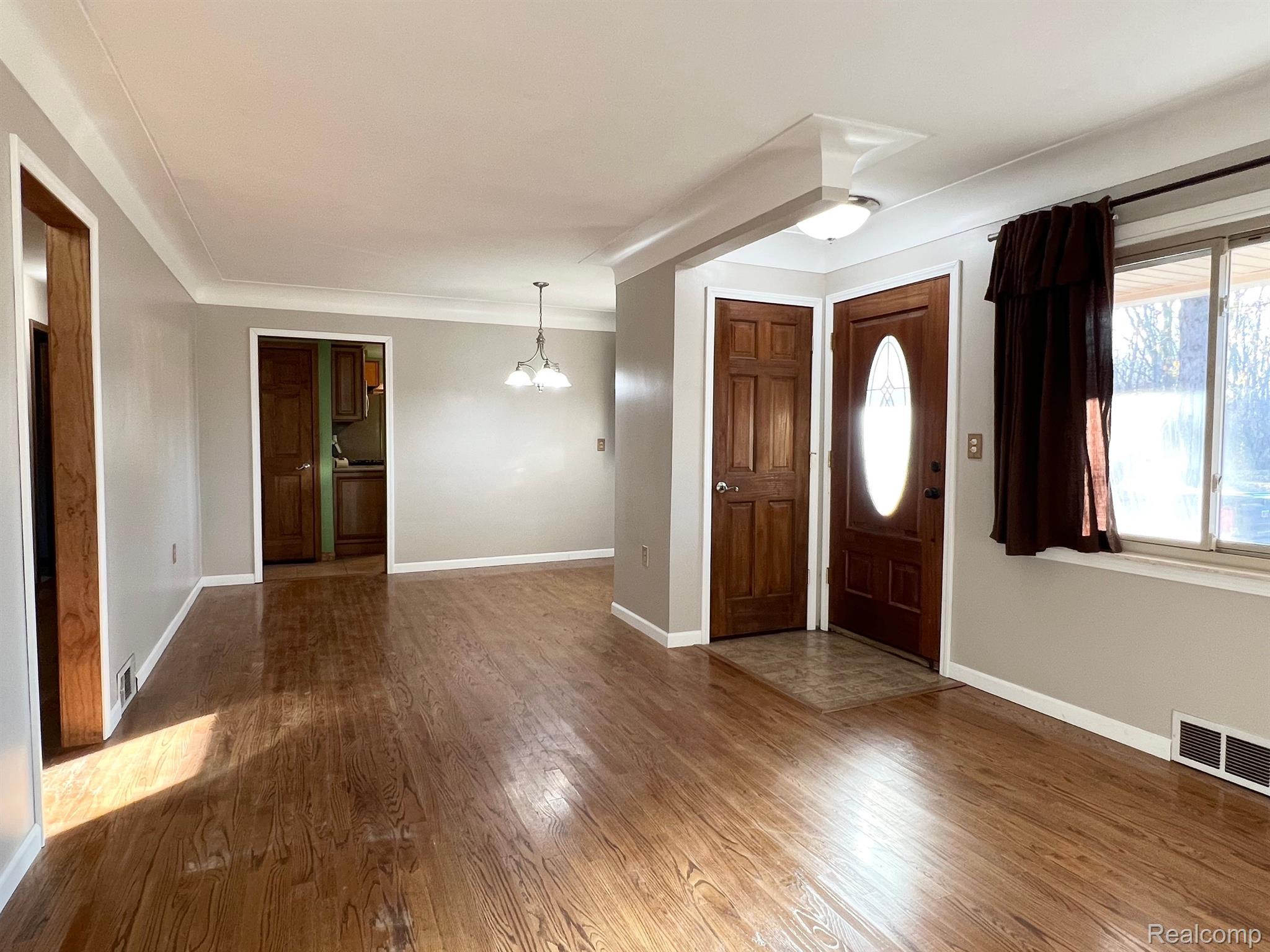 9063 Beech Daly Road Taylor, MI 48180 - Photo 16 of 37 Living room