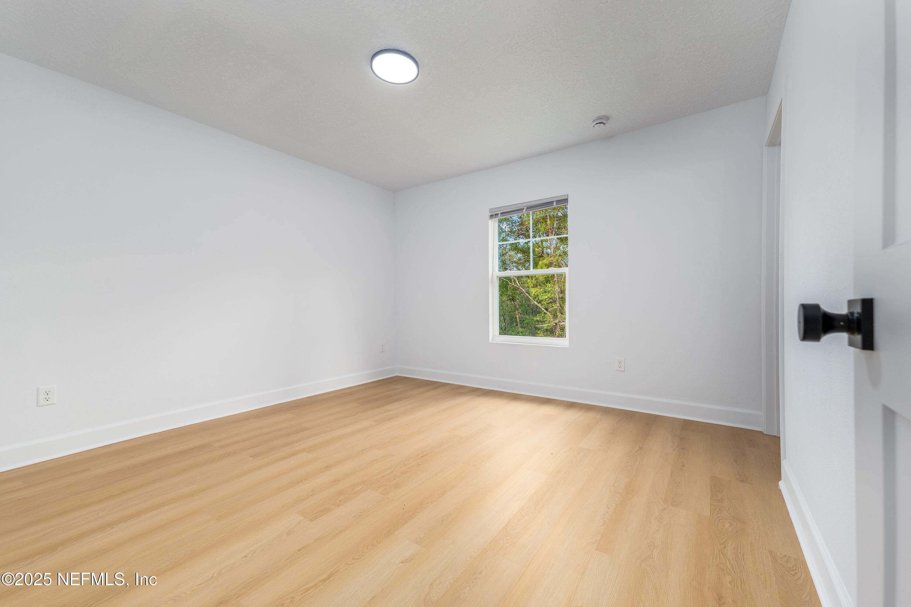 5640 Cherokee Street Keystone Heights, FL 32656 - Photo 14 of 20 an empty room with a window