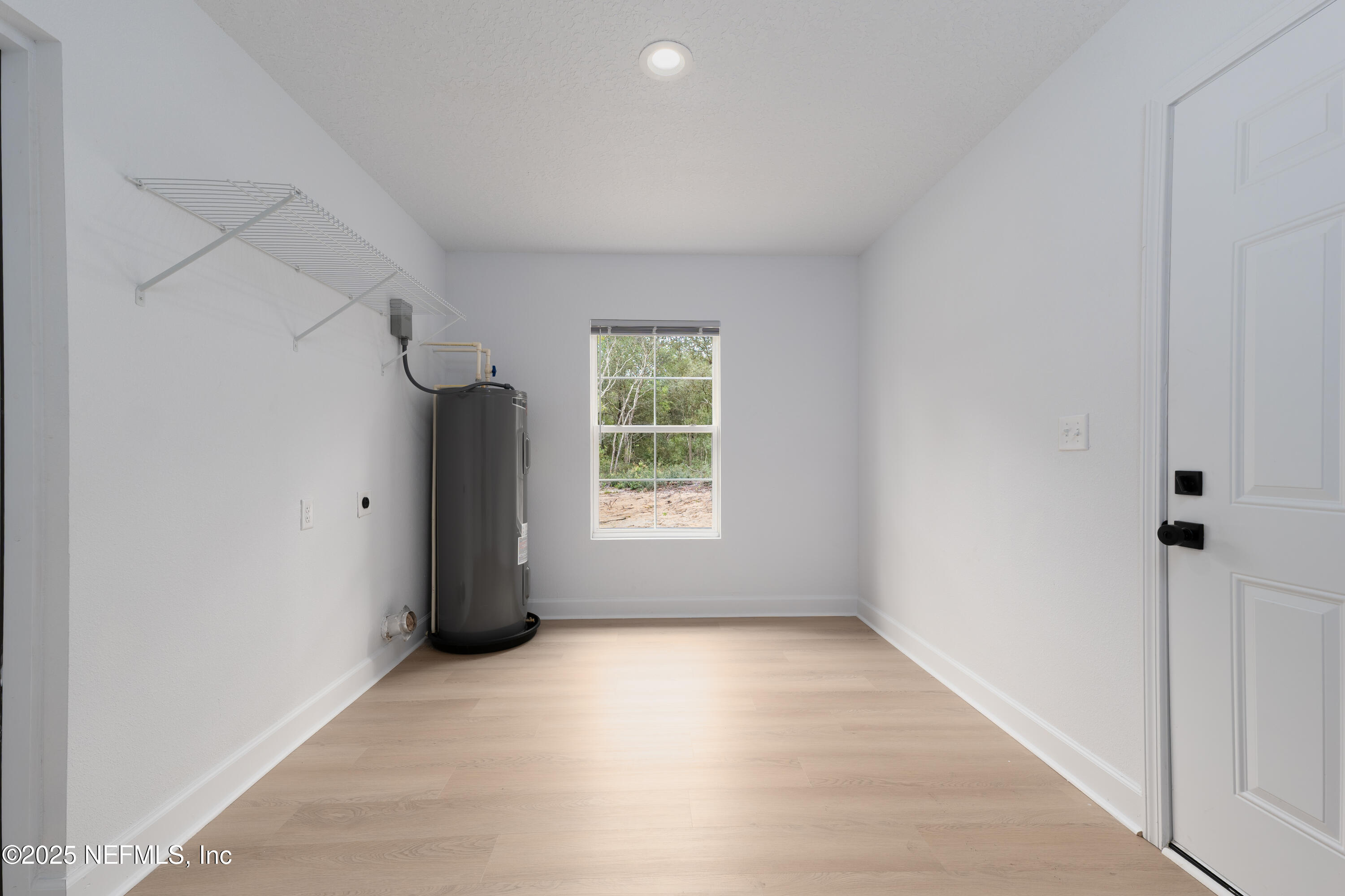 5640 Cherokee Street Keystone Heights, FL 32656 - Photo 16 of 20 a view of an empty room with a window