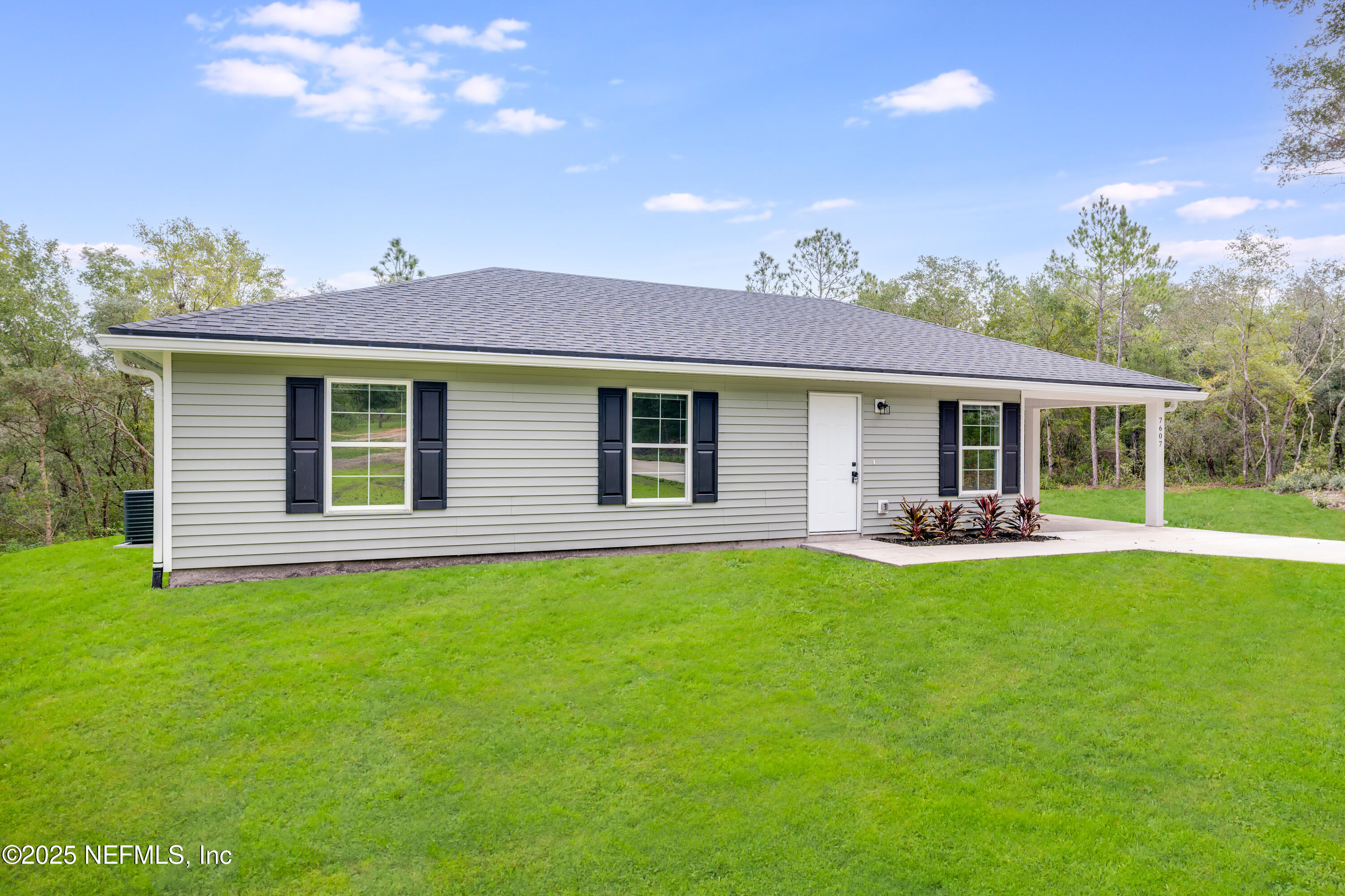 5640 Cherokee Street Keystone Heights, FL 32656 - Photo 18 of 20 a front view of a house with a garden and porch