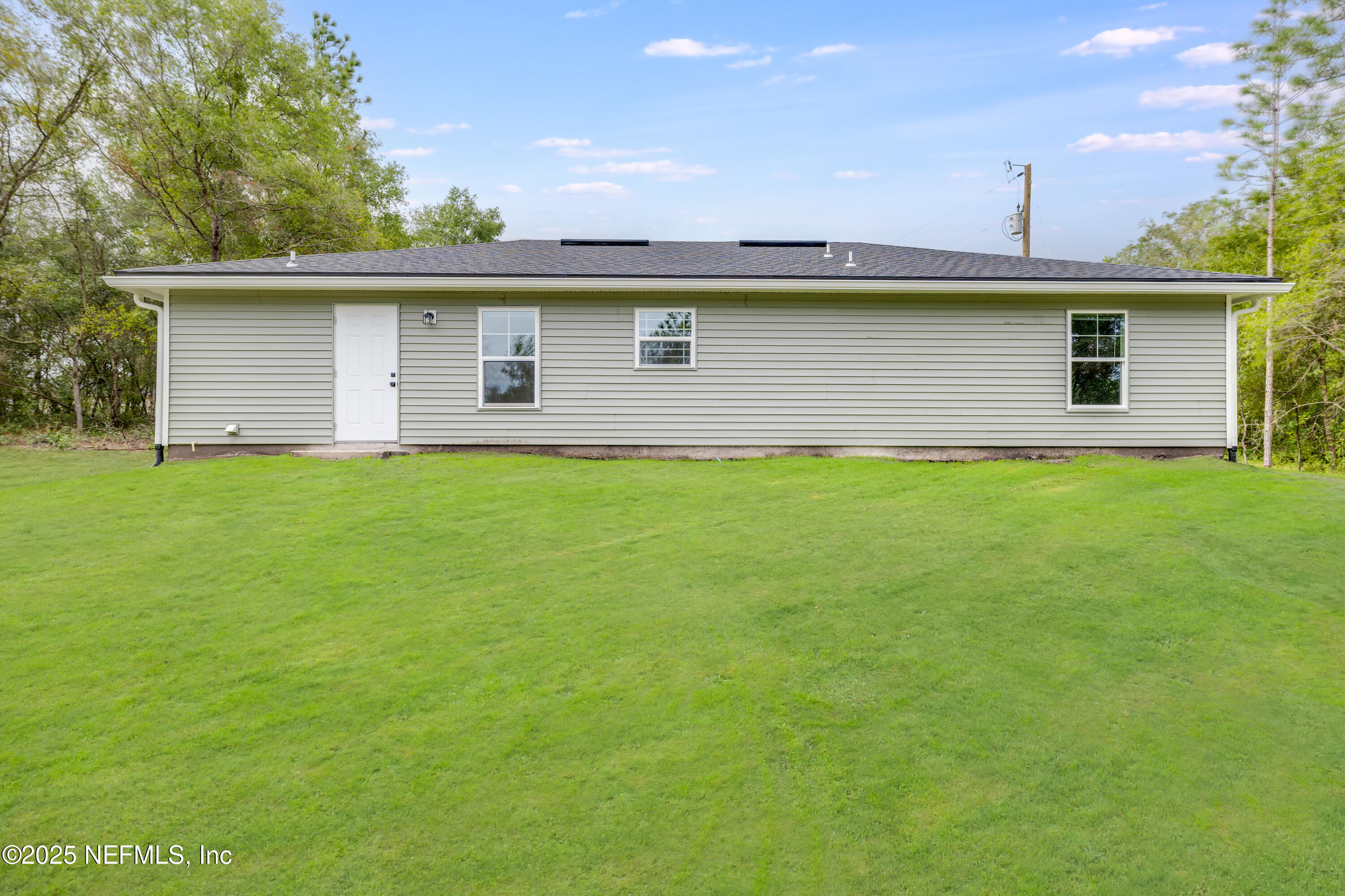 5640 Cherokee Street Keystone Heights, FL 32656 - Photo 19 of 20 a view of a backyard of the house