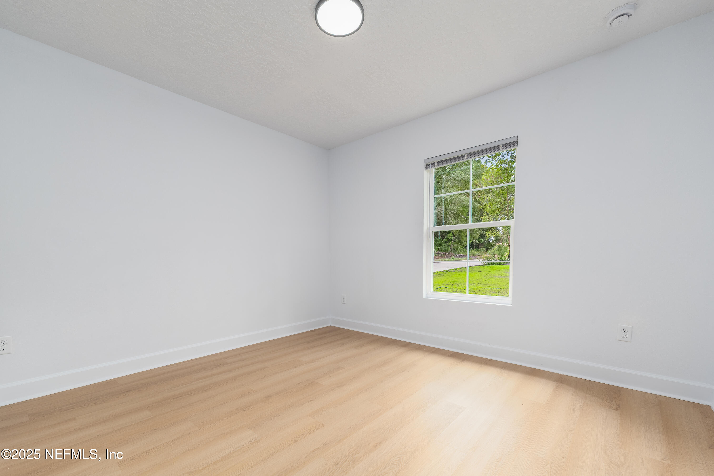 5640 Cherokee Street Keystone Heights, FL 32656 - Photo 10 of 20 an empty room with a window