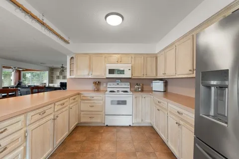 $625,000 | 153 Lakeshore Drive, Onalaska, TX 77360