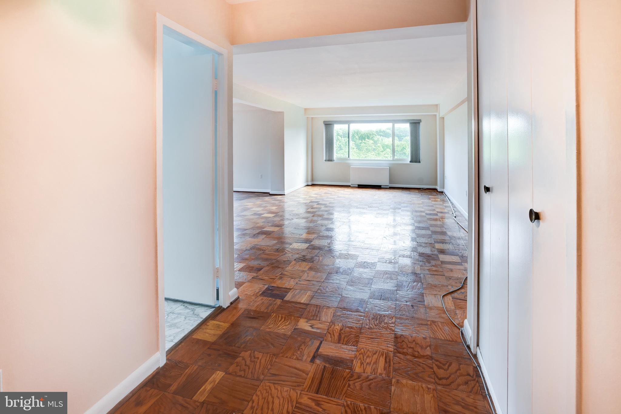4201 Cathedral Avenue Northwest, Unit 1004E Washington, DC 20016 - Photo 7 of 69 a view of hallway with window