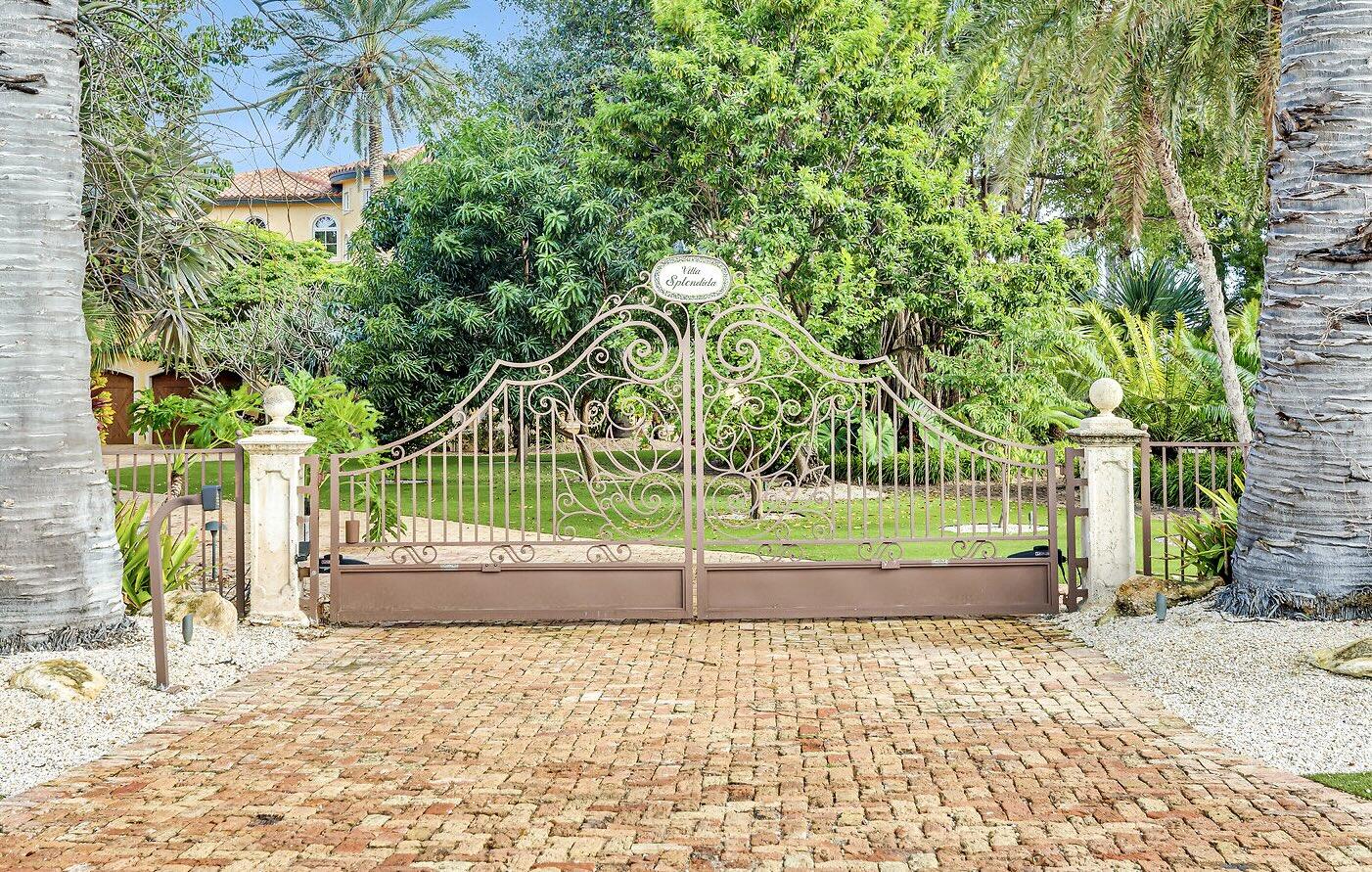 301 Ixora Street Marathon, FL 33050 - Photo 3 of 91 Gated entrance