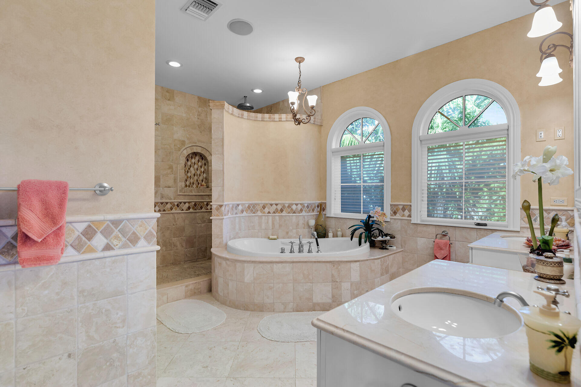 301 Ixora Street Marathon, FL 33050 - Photo 42 of 91 Primary suite bath