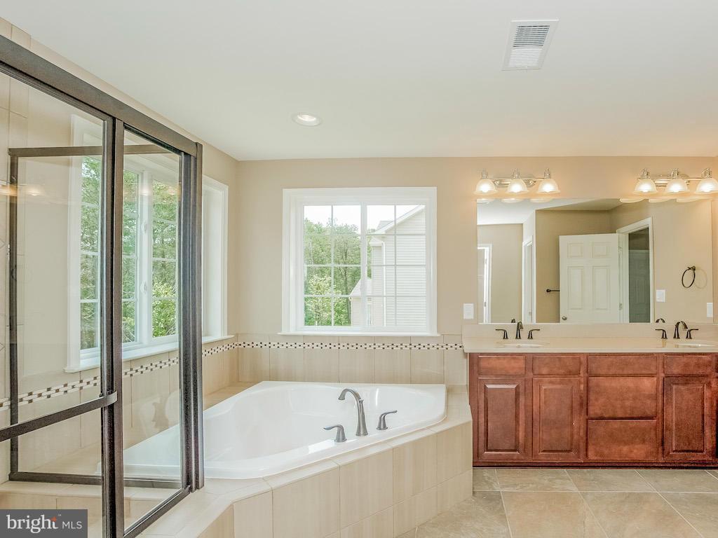 7705 Moores Road Brandywine, MD 20613 - Photo 23 of 30 Bath (Master)