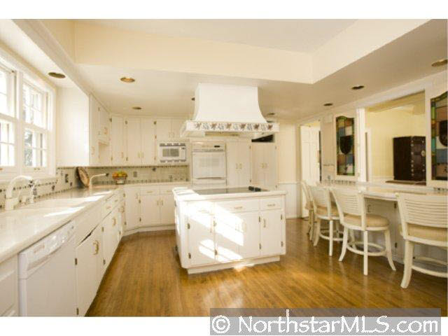 20100 Lakeview Avenue Deephaven, MN 55331 - Photo 8 of 10