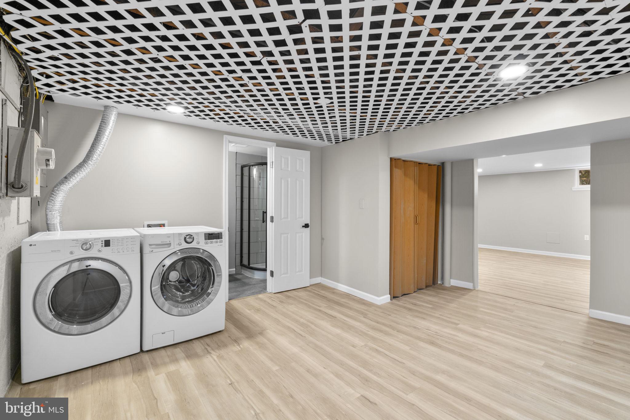 1607 Stonewood Road Baltimore, MD 21239 - Photo 36 of 53 a utility room with dryer and washer