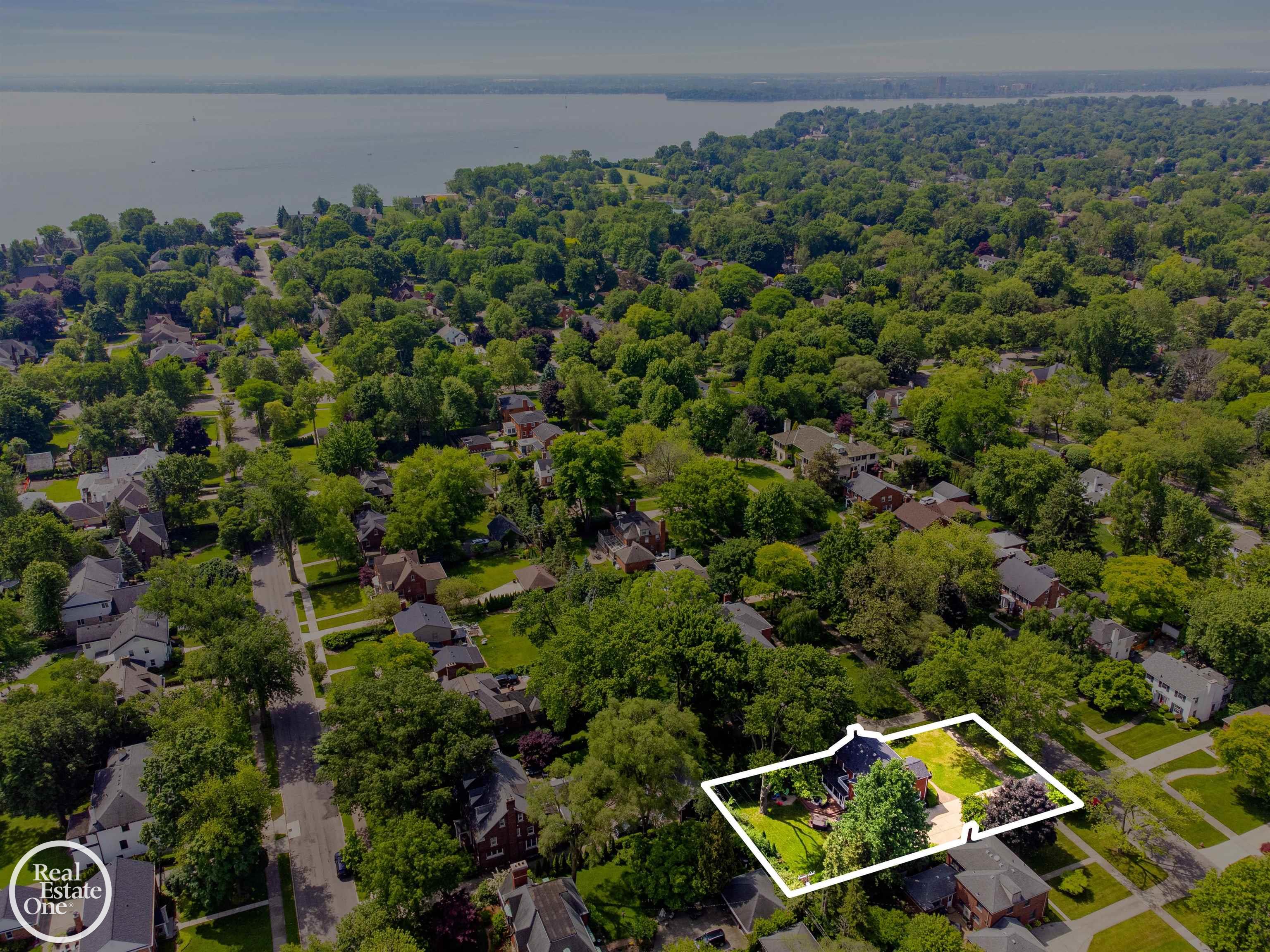1022 Whittier Road Grosse Pointe, MI 48230 - Photo 51 of 57 50144971-382caaf8-2452-4ec2-bfaf-a2946ef50fc4.JPG