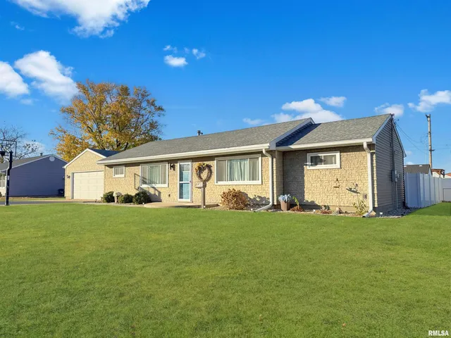 $174,900 | 1505 West Leonard Drive, Chillicothe, IL 61523