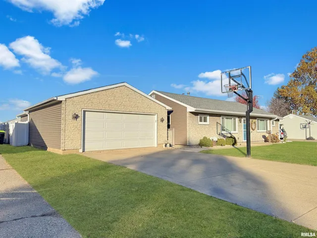 $174,900 | 1505 West Leonard Drive, Chillicothe, IL 61523